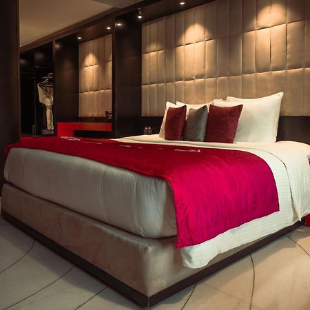 מלון The Park כלכותה מראה חיצוני תמונה A bedroom at the hotel