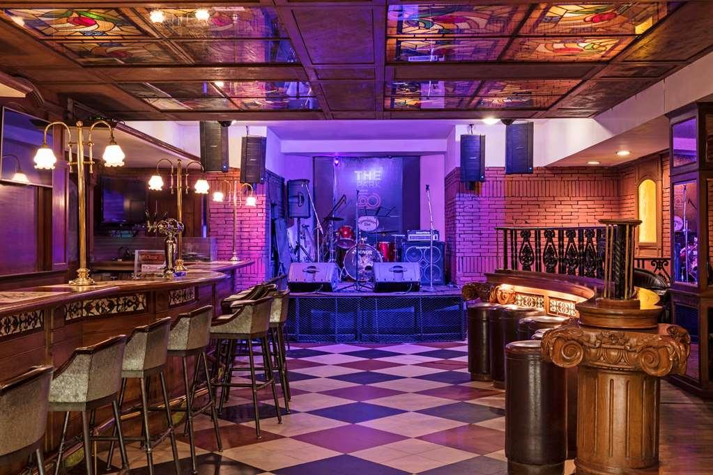 מלון The Park כלכותה מסעדה תמונה The interior of the nightclub