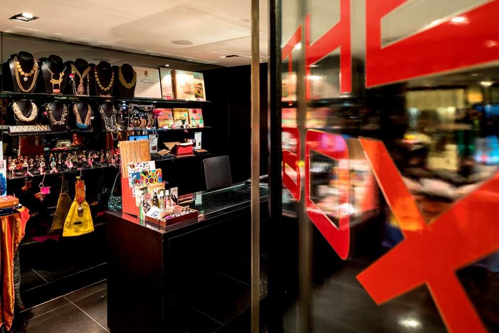 מלון The Park כלכותה מתקנים תמונה The interior of a typical store