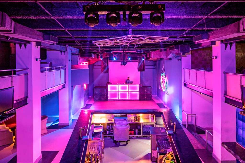 מלון The Park כלכותה מסעדה תמונה The interior of Fabric nightclub