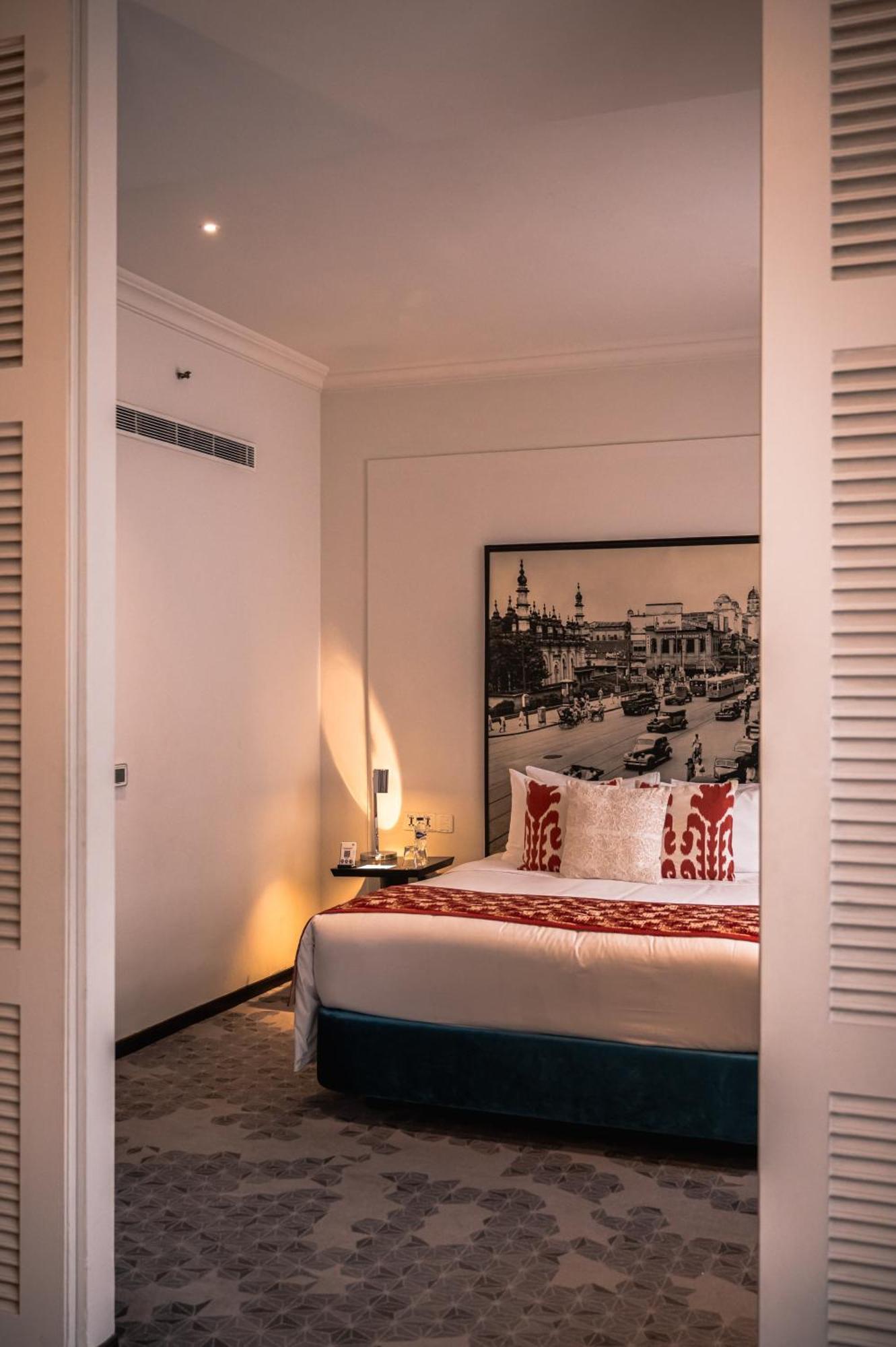 מלון The Park כלכותה מראה חיצוני תמונה A room at the hotel