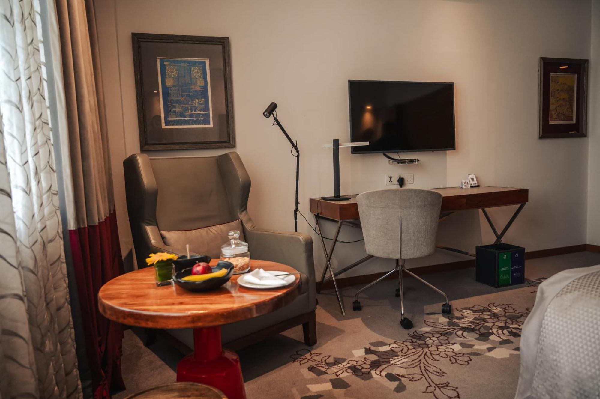 מלון The Park כלכותה מראה חיצוני תמונה A room at the hotel after the blast