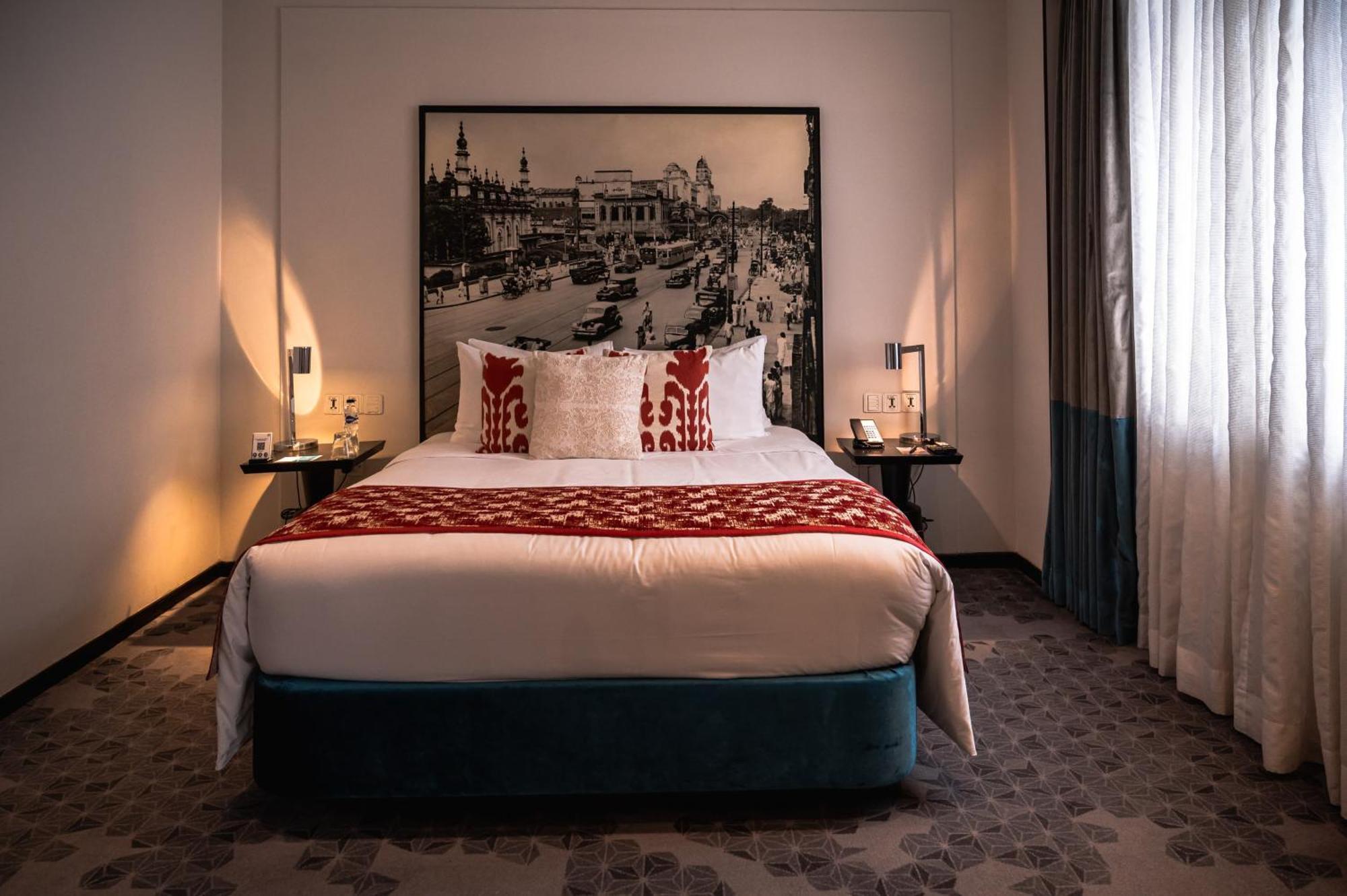מלון The Park כלכותה מראה חיצוני תמונה A room at the hotel