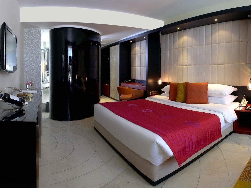 מלון The Park כלכותה מראה חיצוני תמונה A room at the Taj Bengal
